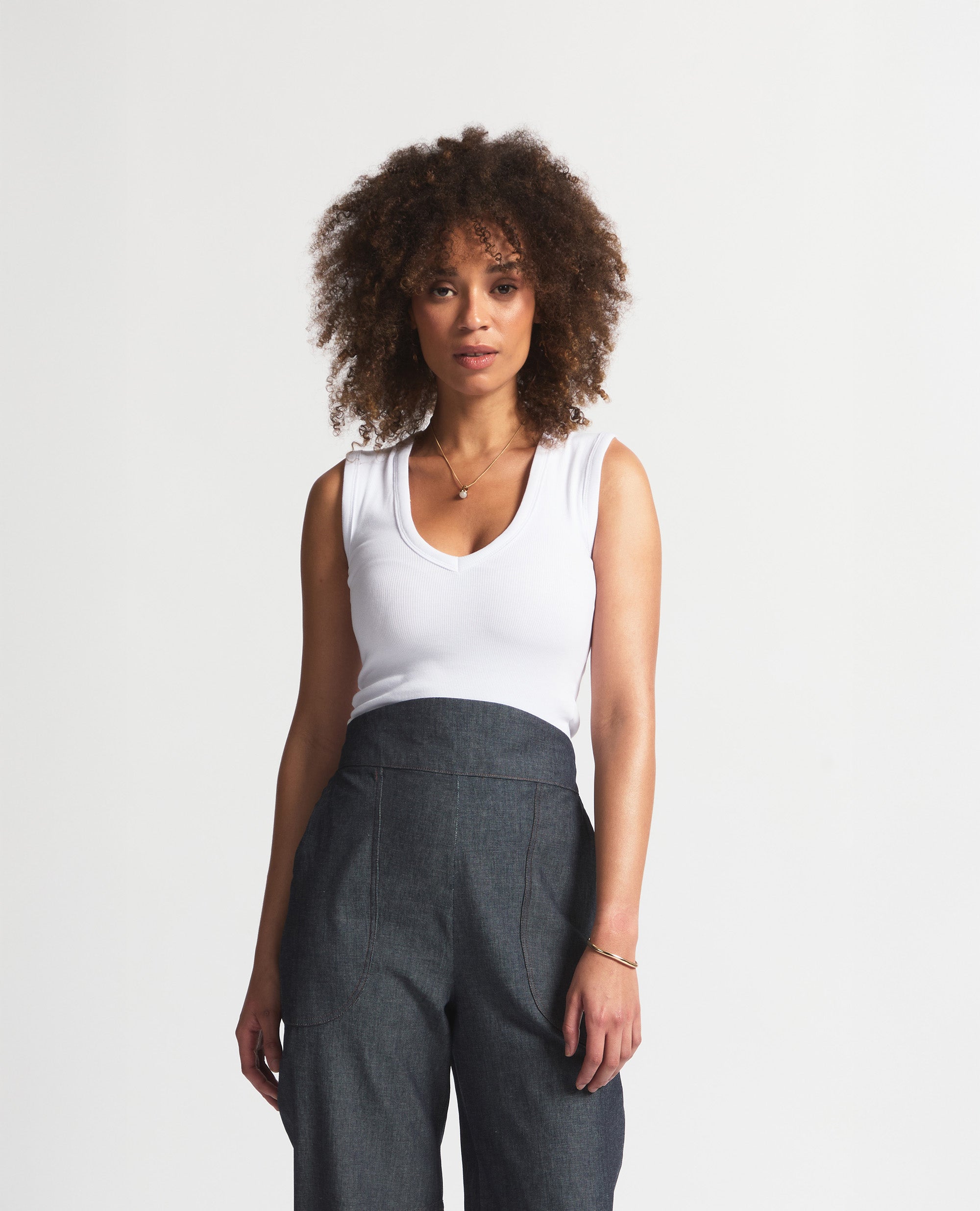Alina | Fitted V-Neck Vest | White