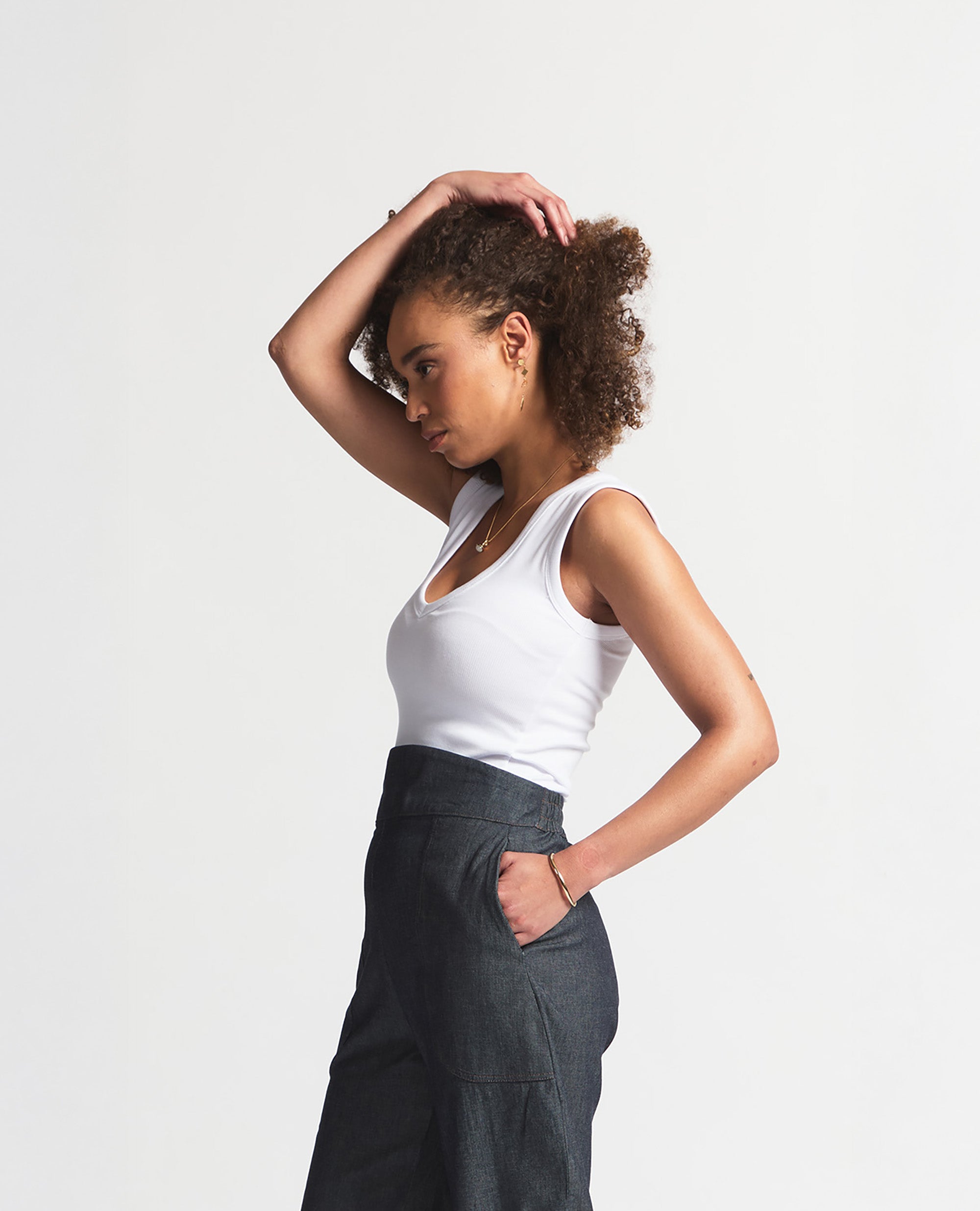 Alina | Fitted V-Neck Vest | White