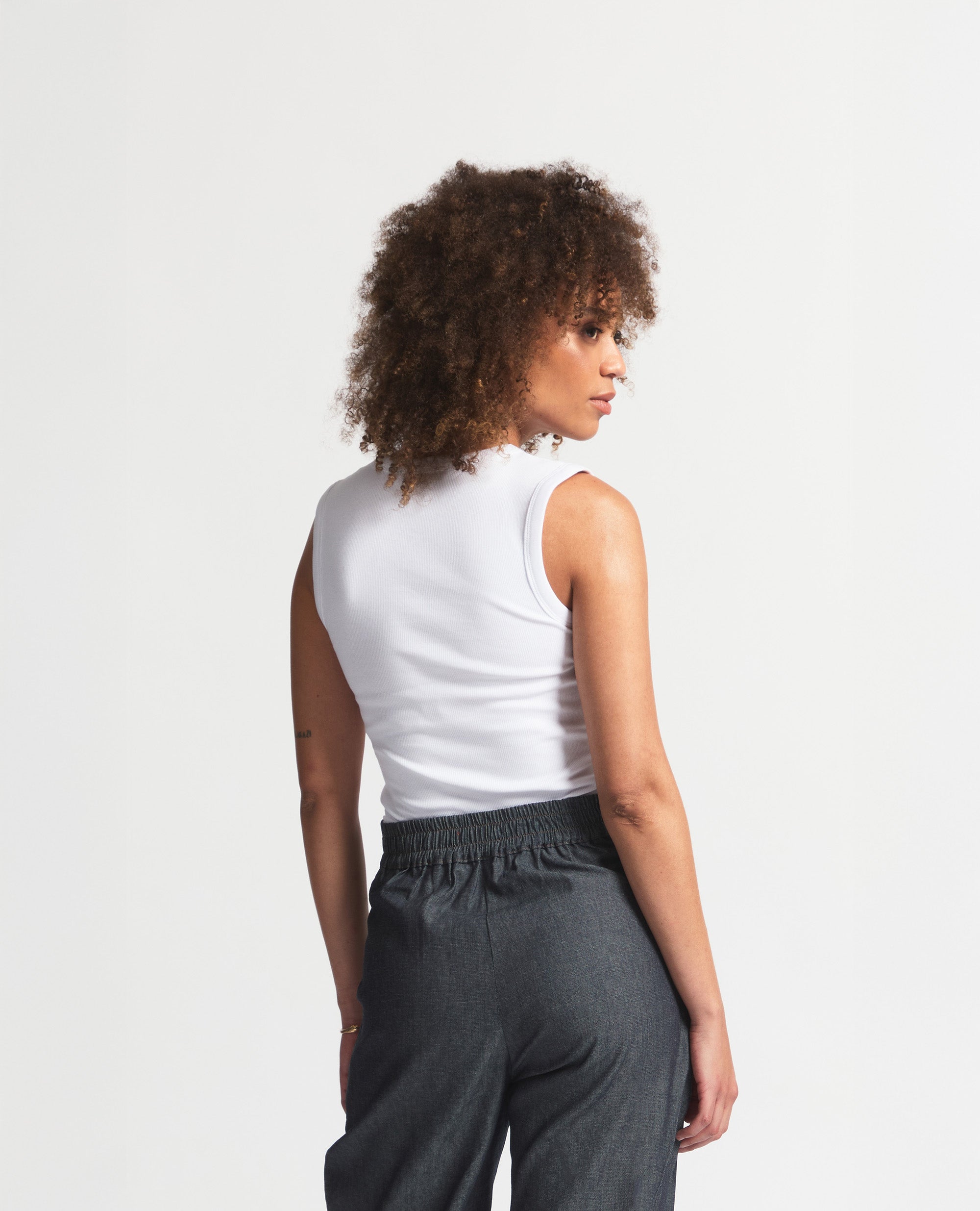 Alina | Fitted V-Neck Vest | White