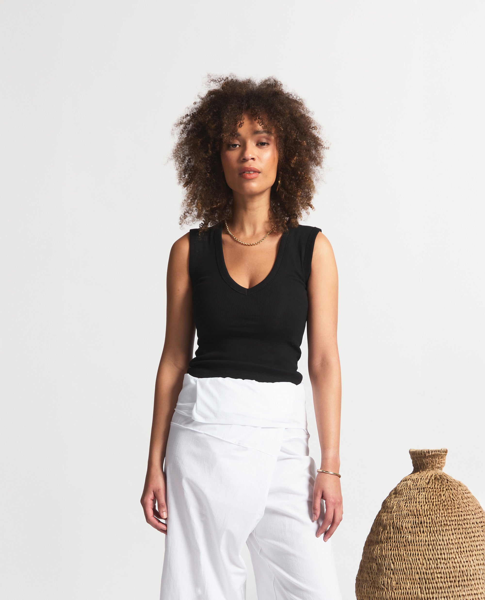 Alina | Fitted V-Neck Vest | Black