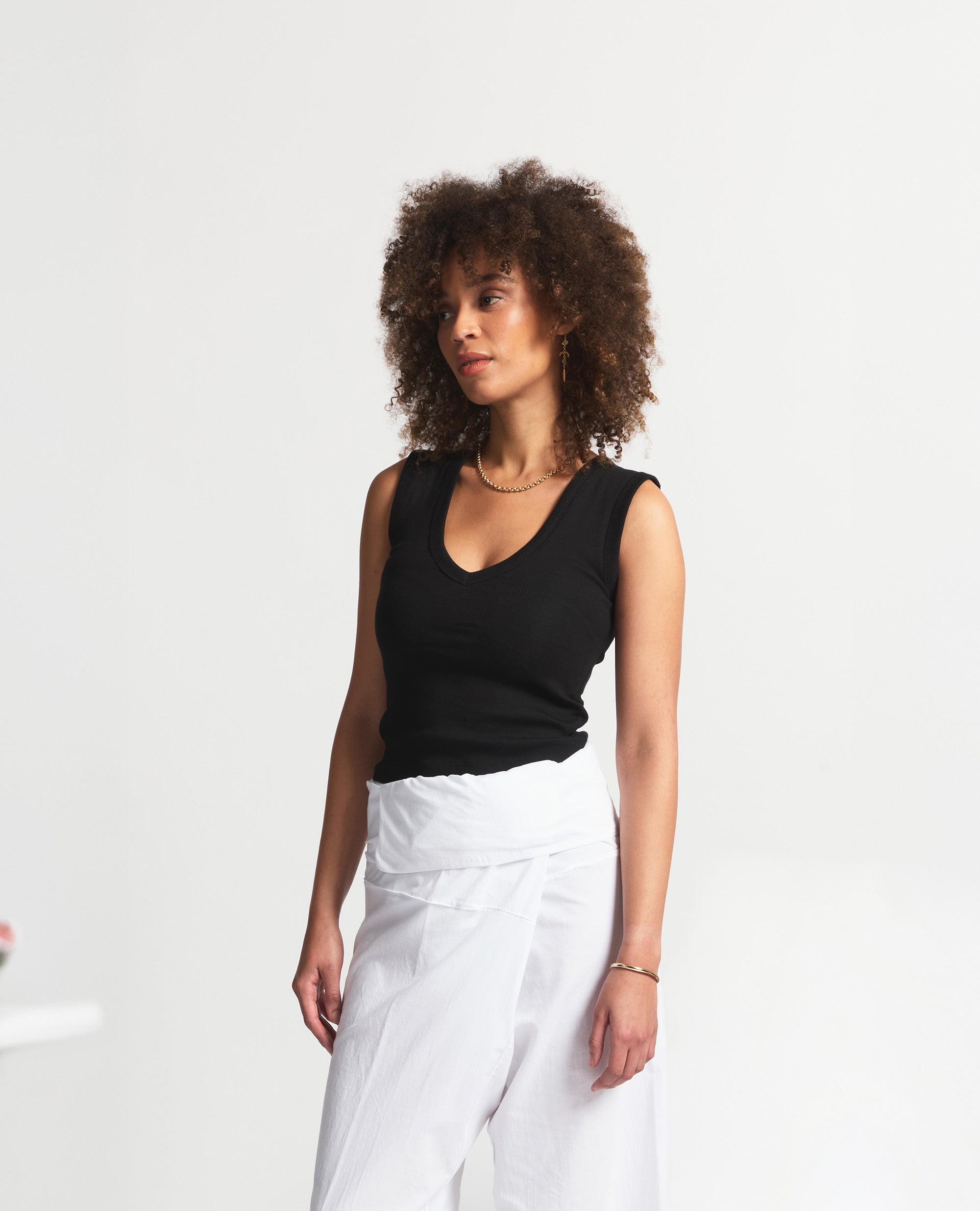 Alina | Fitted V-Neck Vest | Black