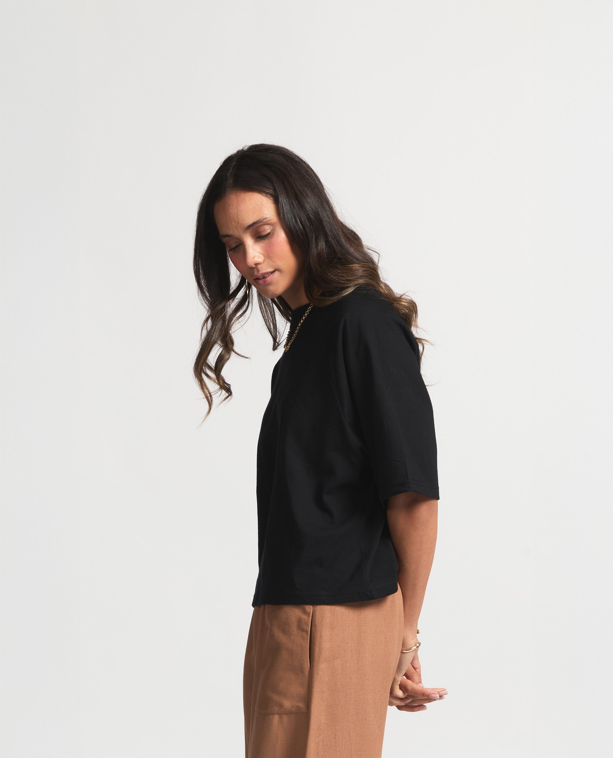 Rhae | Raglan Tee | Black