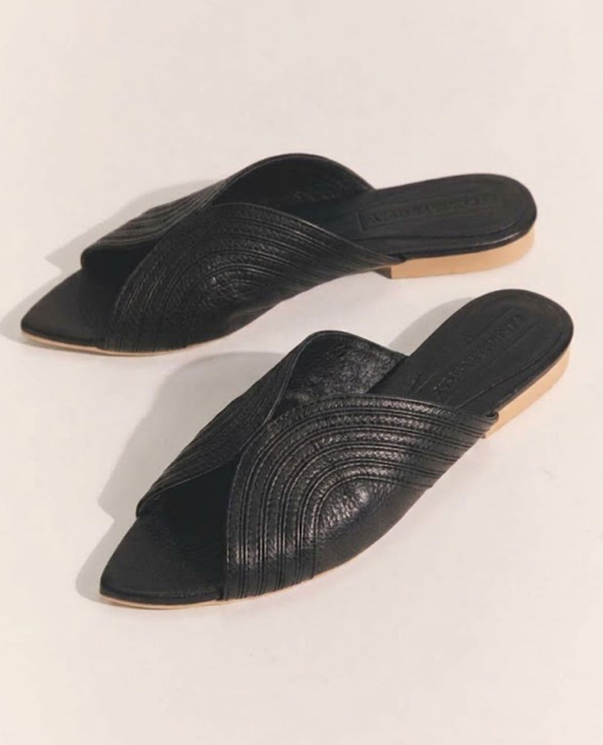 Almond | Sandal | Black