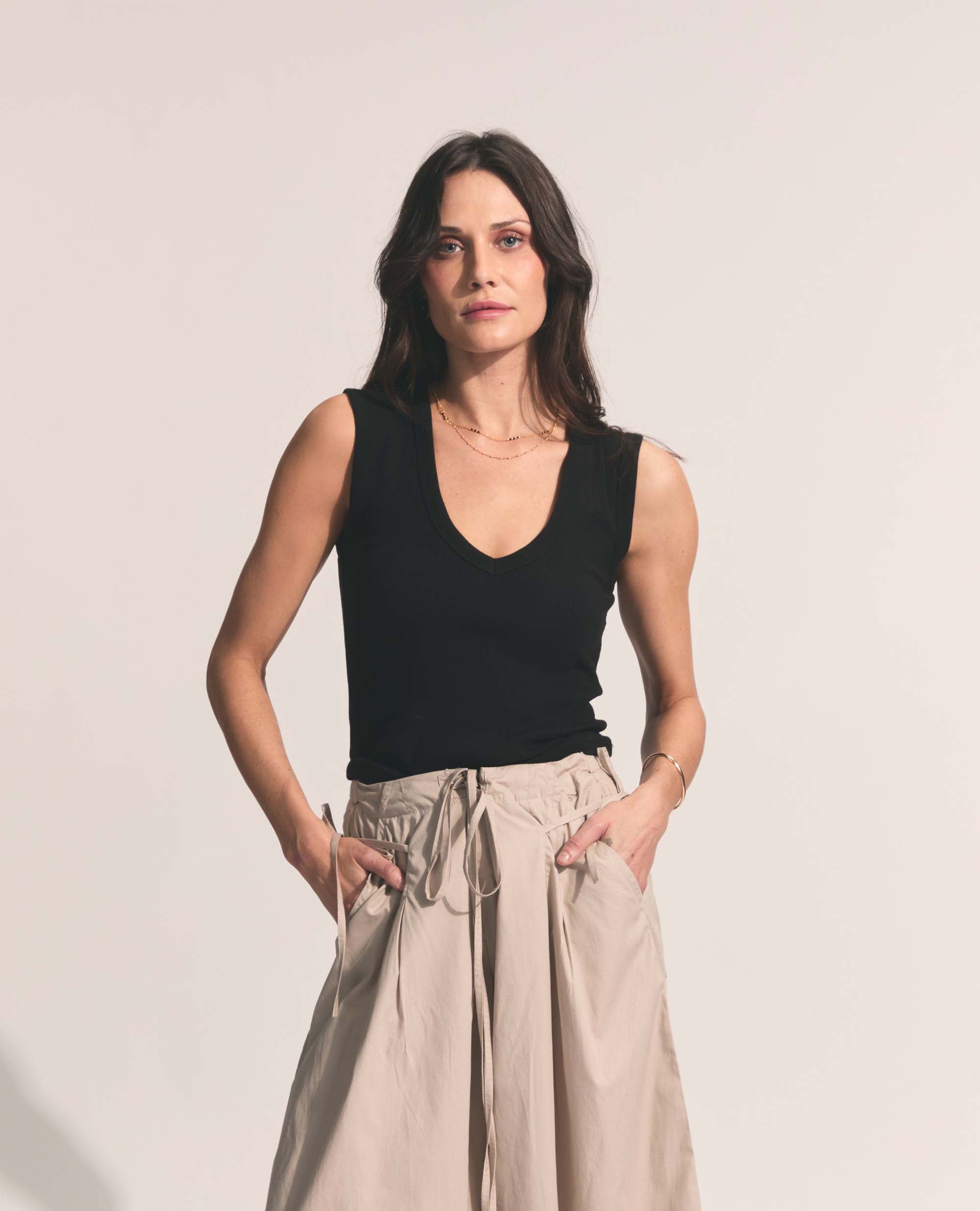 Alina | Fitted V-Neck Vest | black