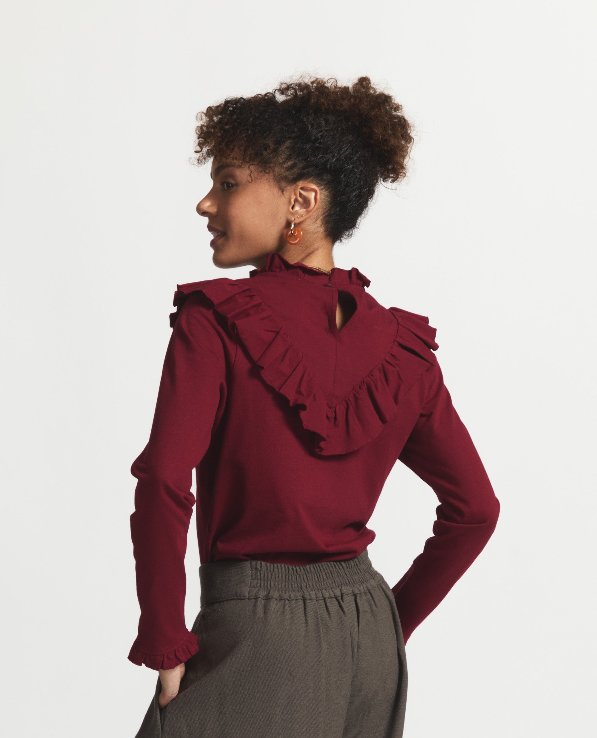 Tasia | Fitted top with frill on cuff | Burgundy